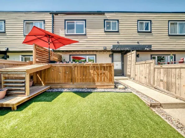 3809 E 45th St SW #3, Calgary, AB T3E 3H4
