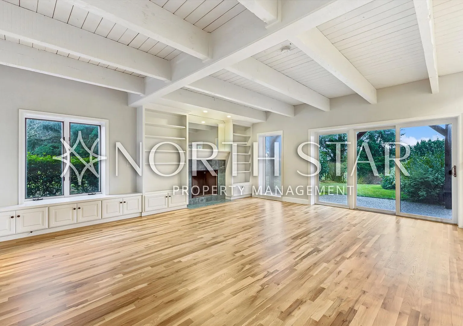 Escape to the Country, Spacious Contemporary in Wilsonville with a 1400sqft Shop — Photo 4