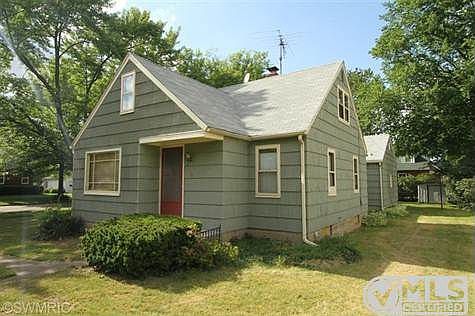 1st image of 924 W Highland Blvd