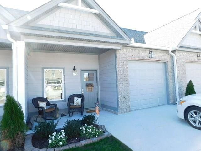 1st image of 634 Bellingham Dr #18B