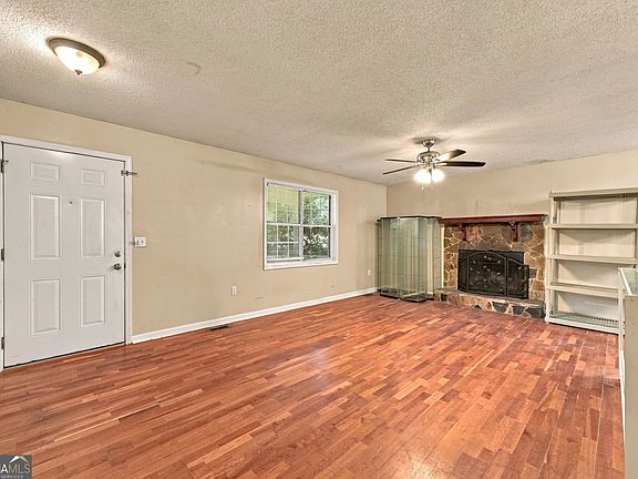 4th image of 230 Parkway Ct