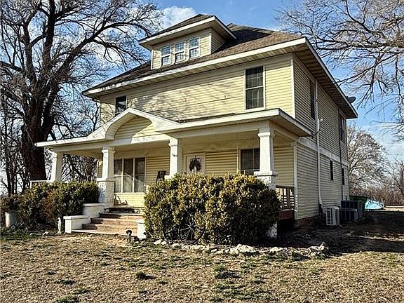 2nd image of 17850 10th Rd