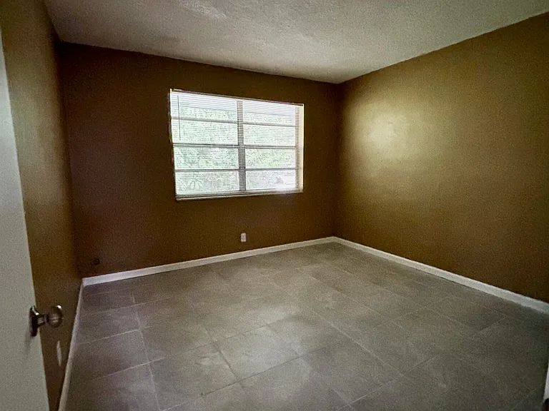 1136 NW 8th Ave #1 — Photo 5