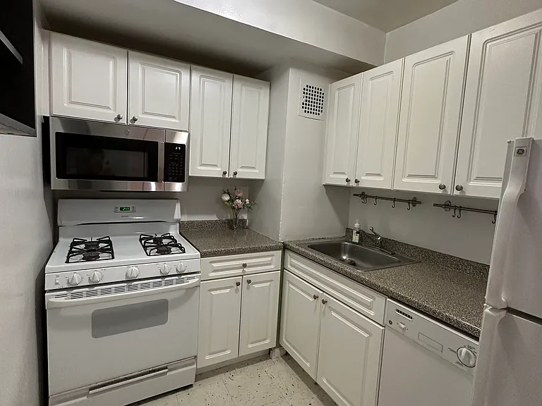 107-40 Queens Blvd #D9 — Photo 17