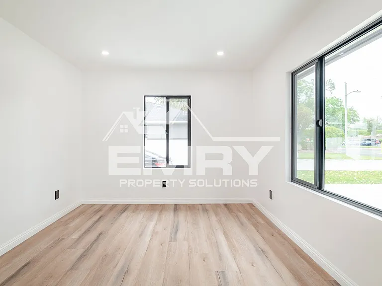 9135 Arrington Ave — Photo 13