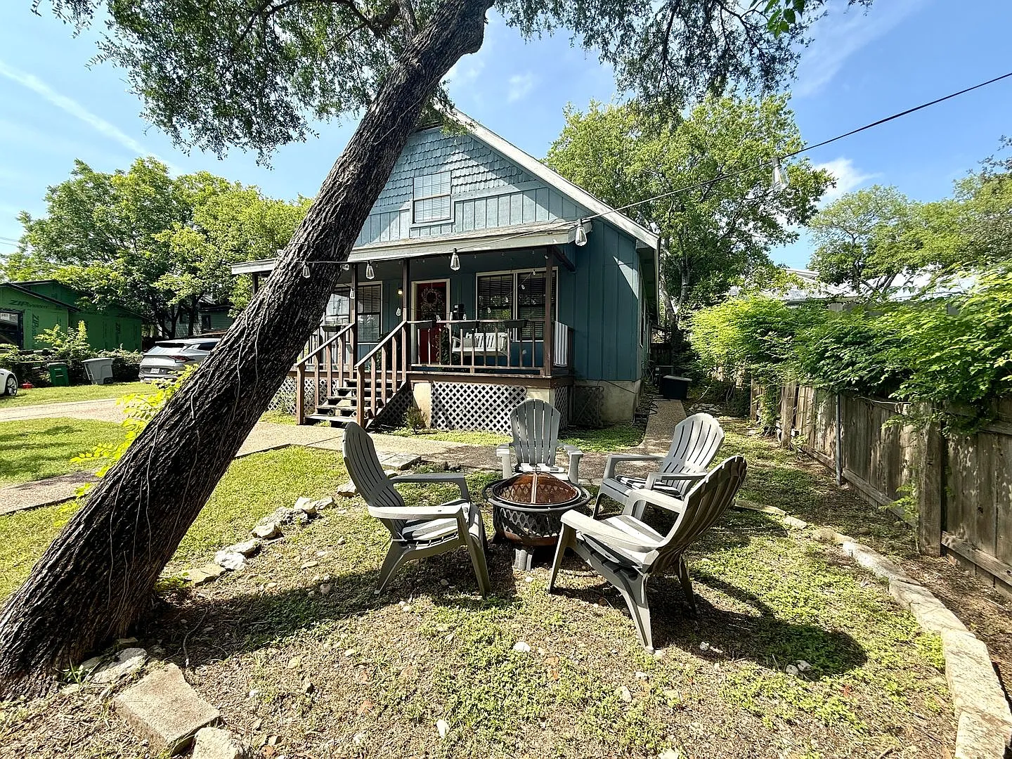 4/3 Home in Clarksville! Incredible location! Available for mid-July! — Photo 2
