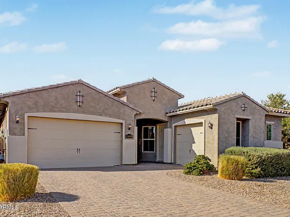 2690 E HAZELTINE Way, Gilbert, AZ 85298