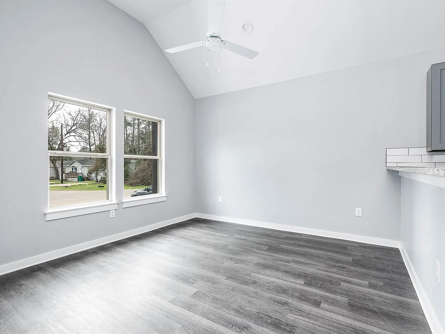 3 bed, 2.0 bath, 1100 sqft, $1,400 — Photo 3