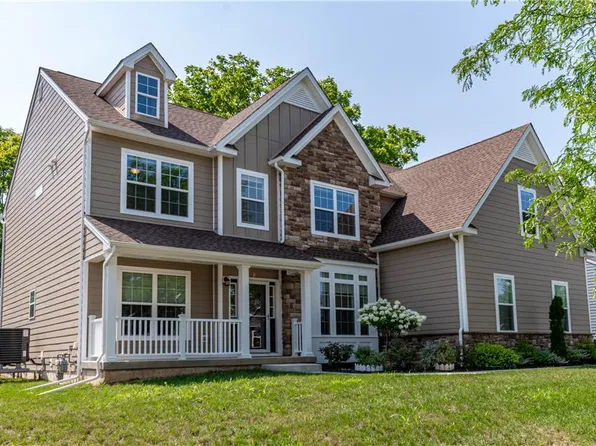 2668 Hollow View Dr, Easton, PA 18040