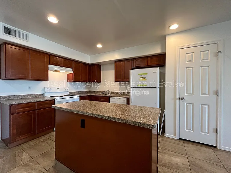 10402 N 9th Ave #1 — Photo 7