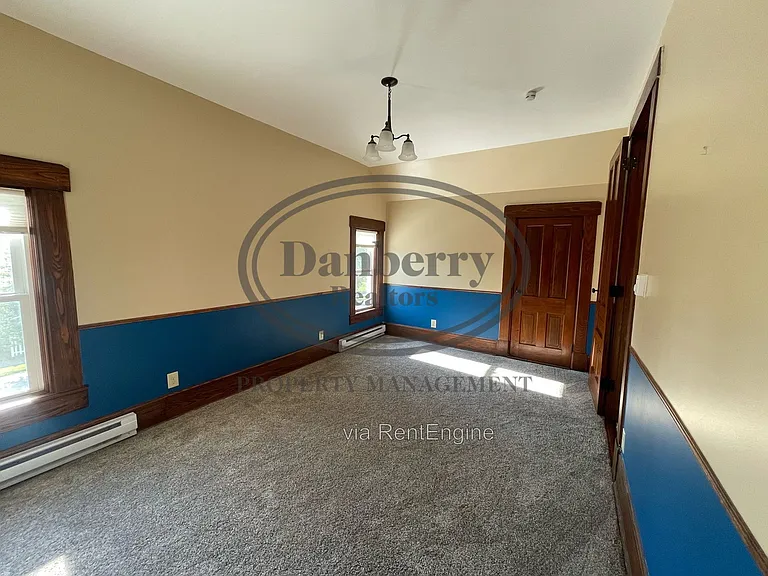 109 S Main St — Photo 17
