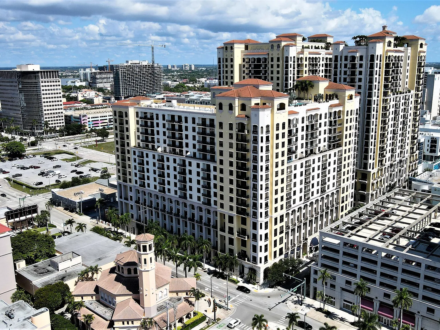 1 bed, 1.5 bath, 889 sqft, $3,500 — Photo 2