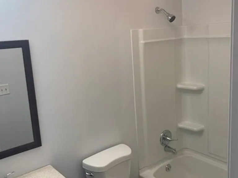 219 Tobacco Rd — Photo 11