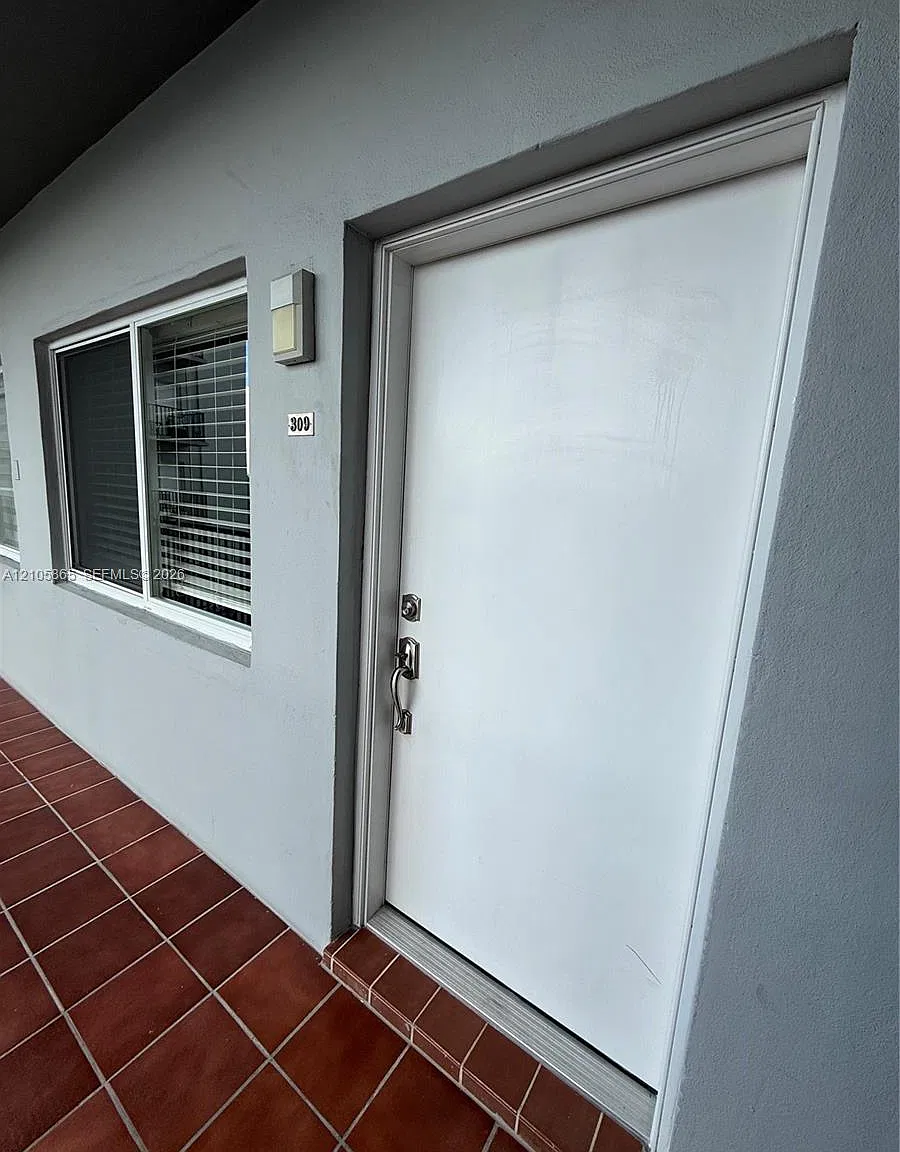 Marbella Apts Condo — Photo 3