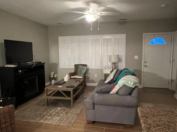 333 2nd Ave APT E, South Charleston, WV 25303
