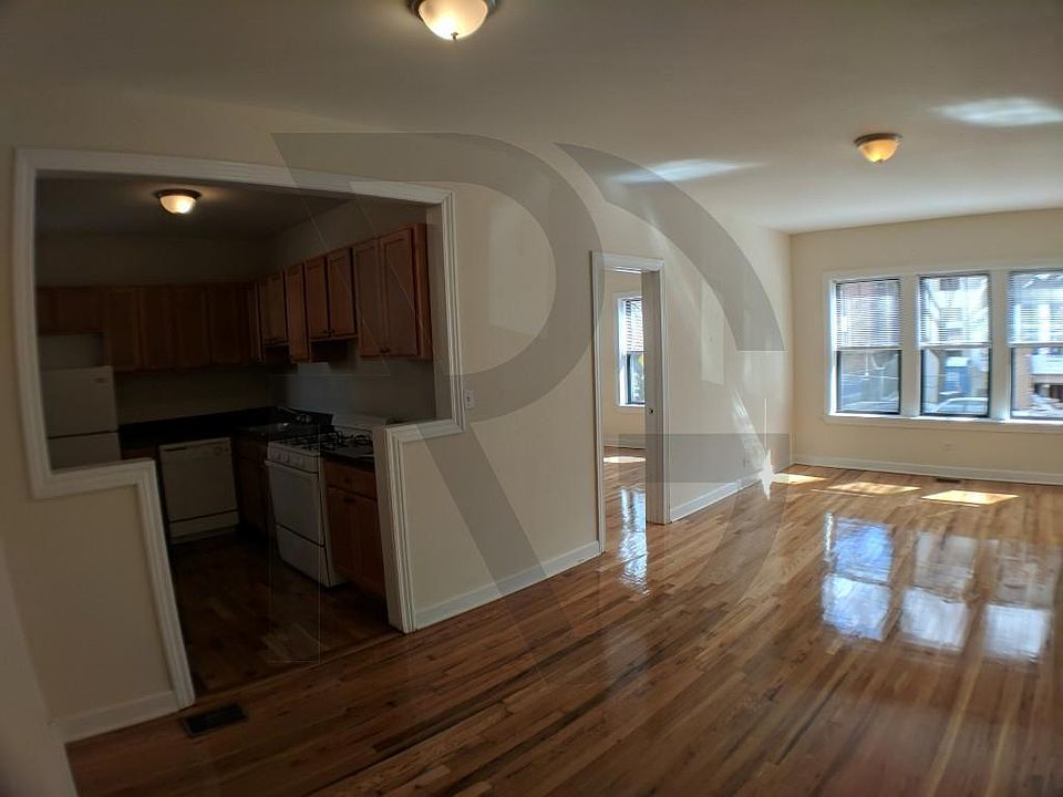 1st image of 622 W Cornelia Ave #622S1
