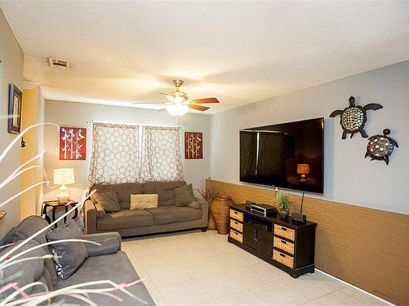 5th image of 527 E Fairmeadows Dr