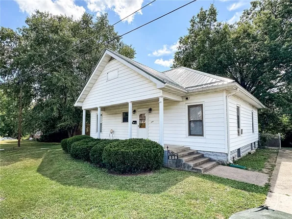 228 Ann St, Paris, IL 61944