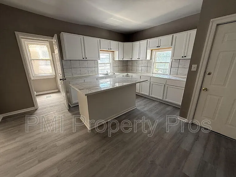 1943 N 38th St — Photo 14