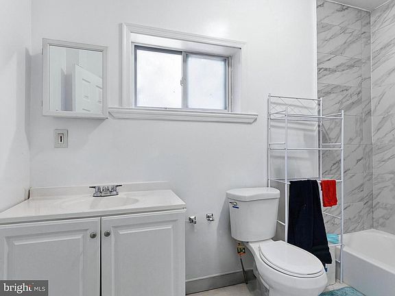 5th image of 2731 N Darien St