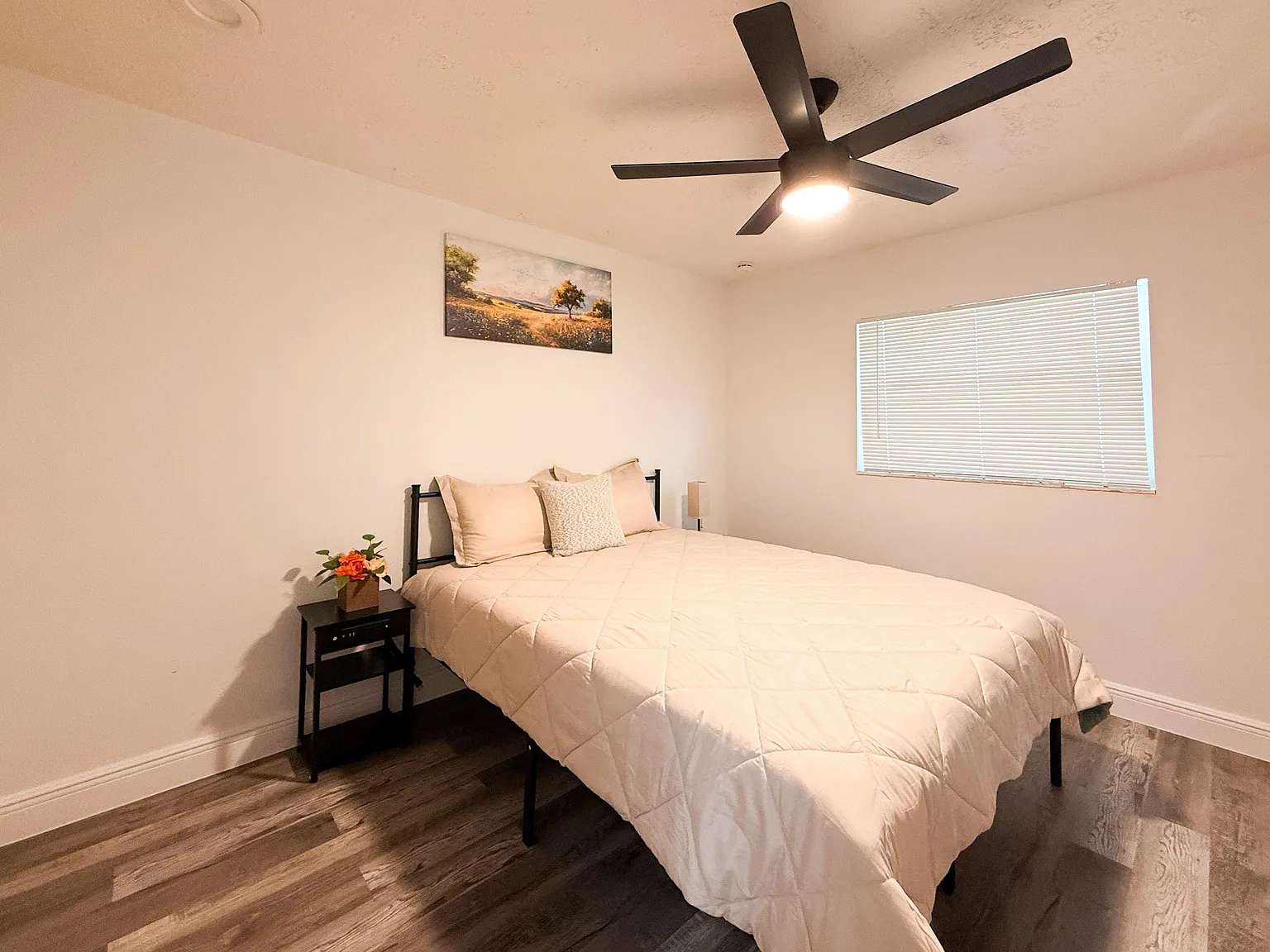 2 bed, 1.0 bath, 720 sqft, $1,105 — Photo 2