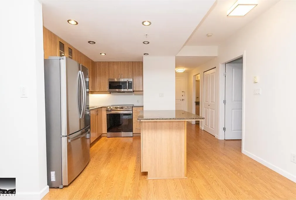 2 bed, 903 sqft, $2,800 — Photo 2
