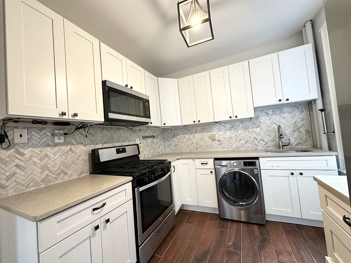 Building Photo - 76 Romaine Ave #3-2F