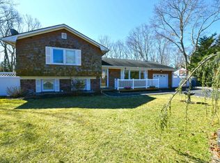 24 Lovell Rd, Hampton Bays, NY 11946