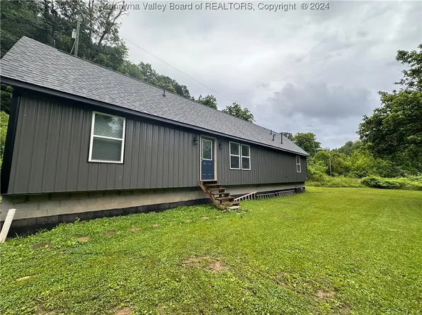 2135 N Grapevine Rd, Charleston, WV 25320