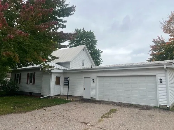 121 N Franklin St, Waupaca, WI 54981