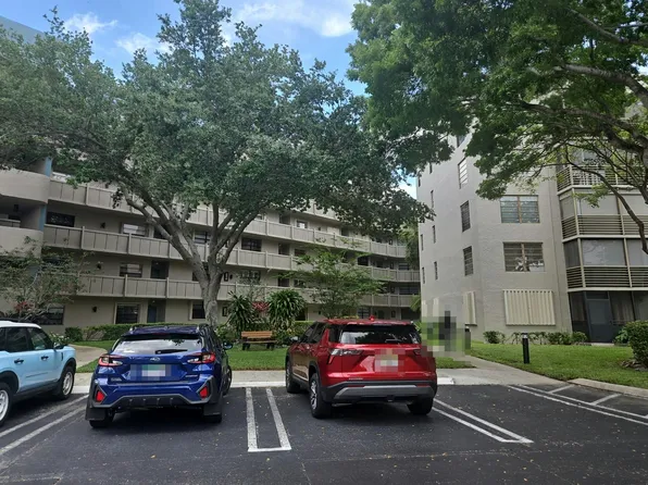 1100 Colony Point Cir, Hollywood, FL 33026