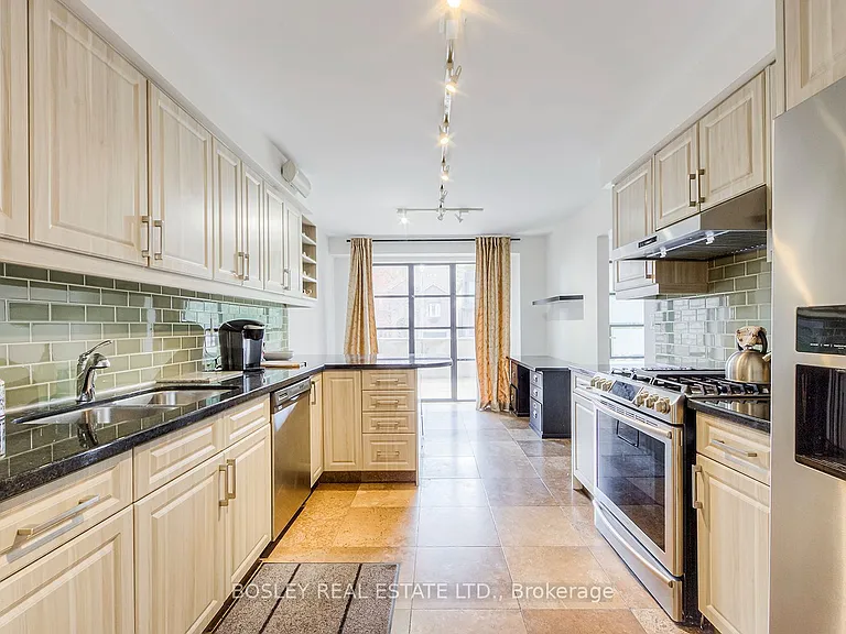 98 Sherwood Ave — Photo 11