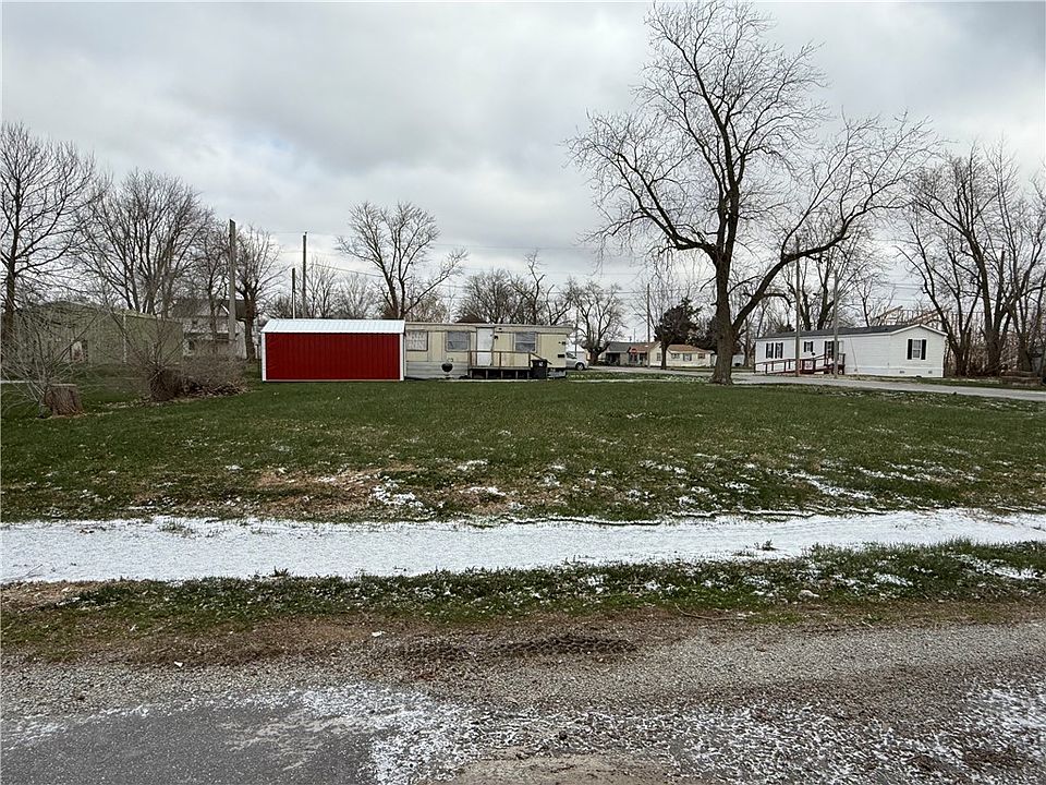 2nd image of 307 SW 2nd St