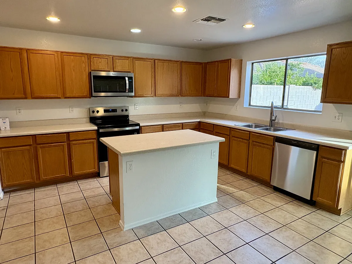 Building Photo - 8915 E Pampa Ave