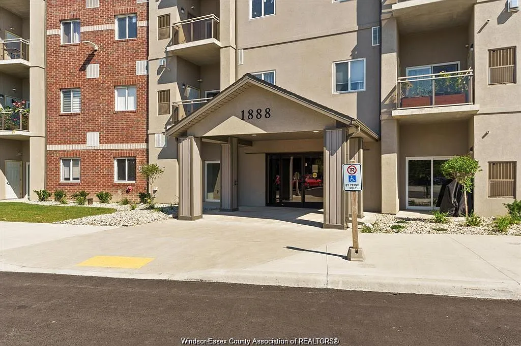 2 bed, 2.0 bath, 1350 sqft, $2,300 — Photo 2