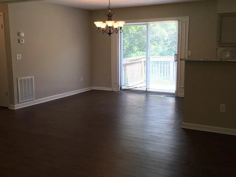 311 Hillcrest Dr — Photo 8