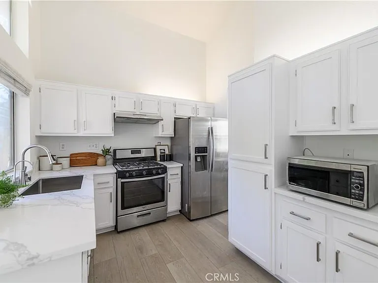 1407 Elmhurst — Photo 11