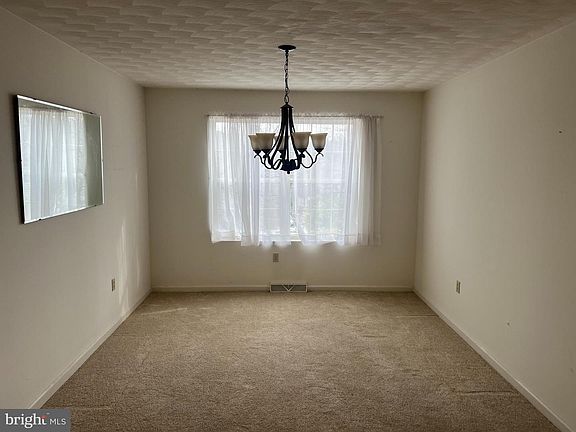 3rd image of 206 Hall Dr