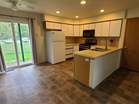 2nd image of 1021-1023 Borseth St #1021
