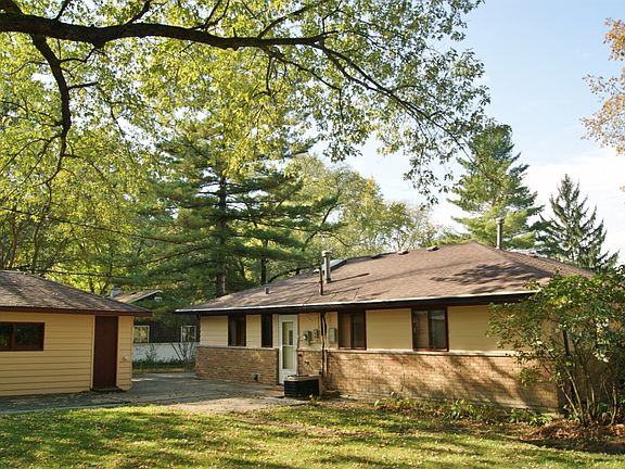 4th image of 447 Niagara St
