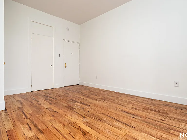 88 Menahan St #3B — Photo 6
