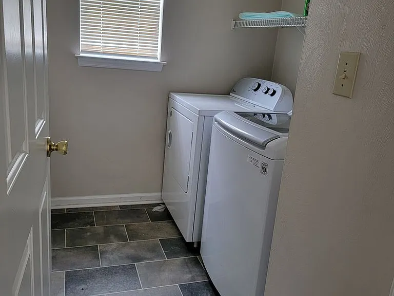 1110 Carriage Ct — Photo 25
