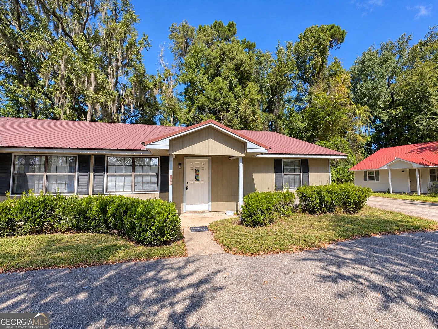 3 bed, 2.0 bath, 1152 sqft, $1,550 — Photo 1