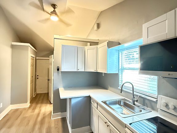3rd image of 1314 W Rambla St