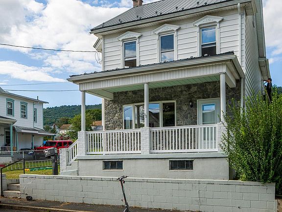2nd image of 311 Vine St