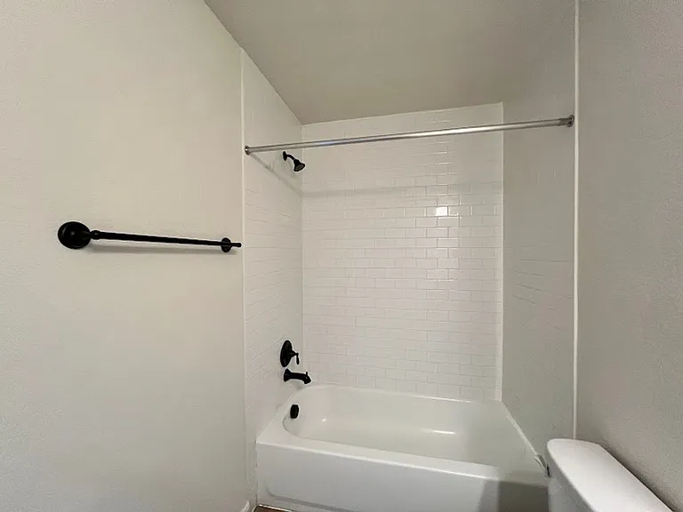 13858 Enzo Gate #2 — Photo 16