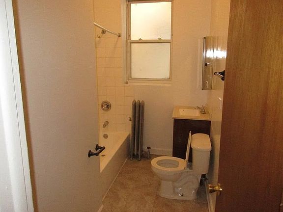 3rd image of 4343 S Greenwood Ave #1s