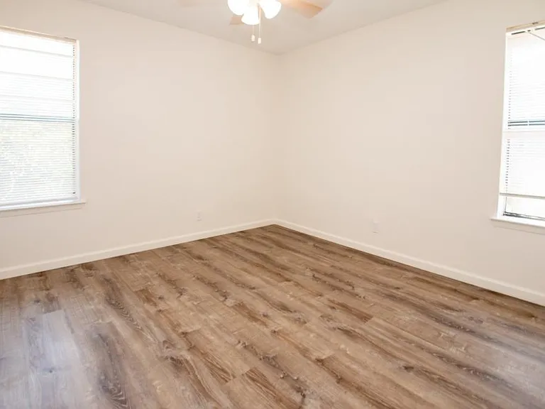 800 Oak Grove Ln — Photo 19