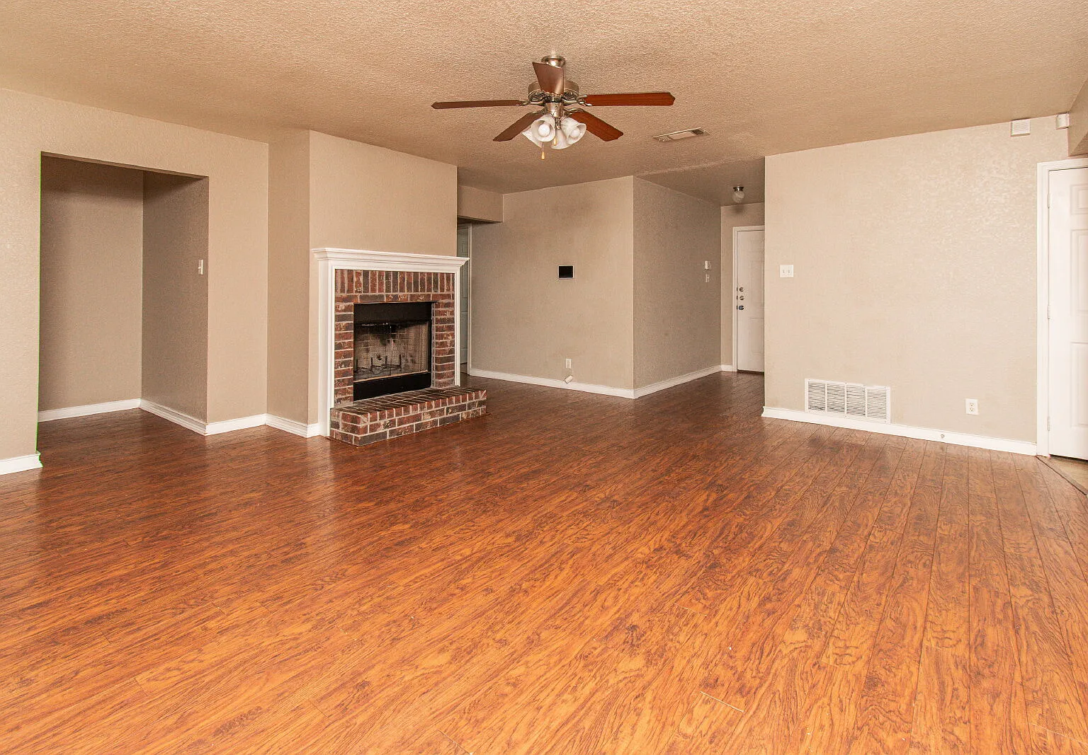 4 bed, 2.0 bath, 1638 sqft, $1,500 — Photo 3