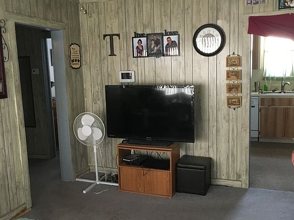 2nd image of 228 Avenue E SE